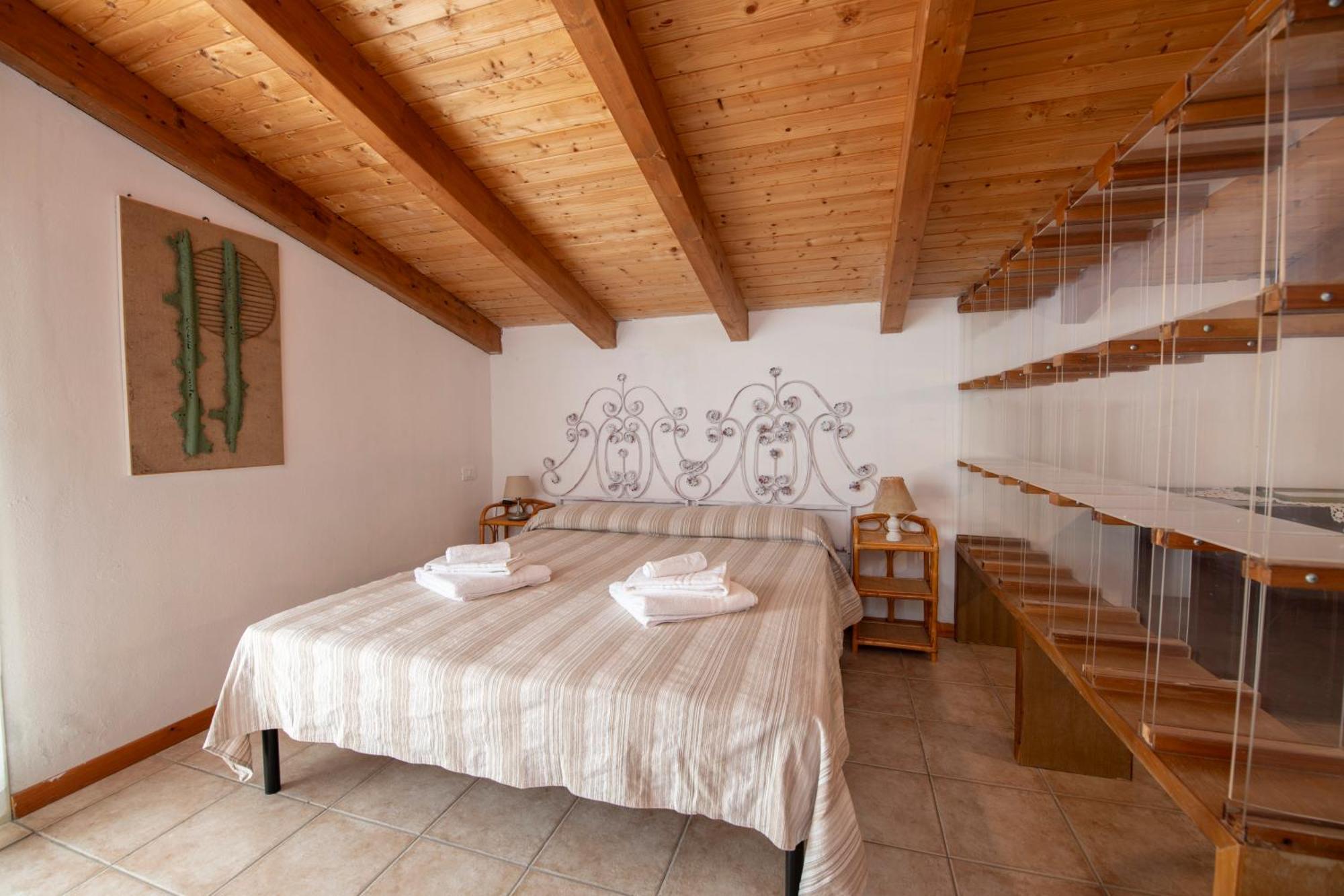211 - Appartamento Acacia, Terrazza Giardino E Piscina Carro المظهر الخارجي الصورة