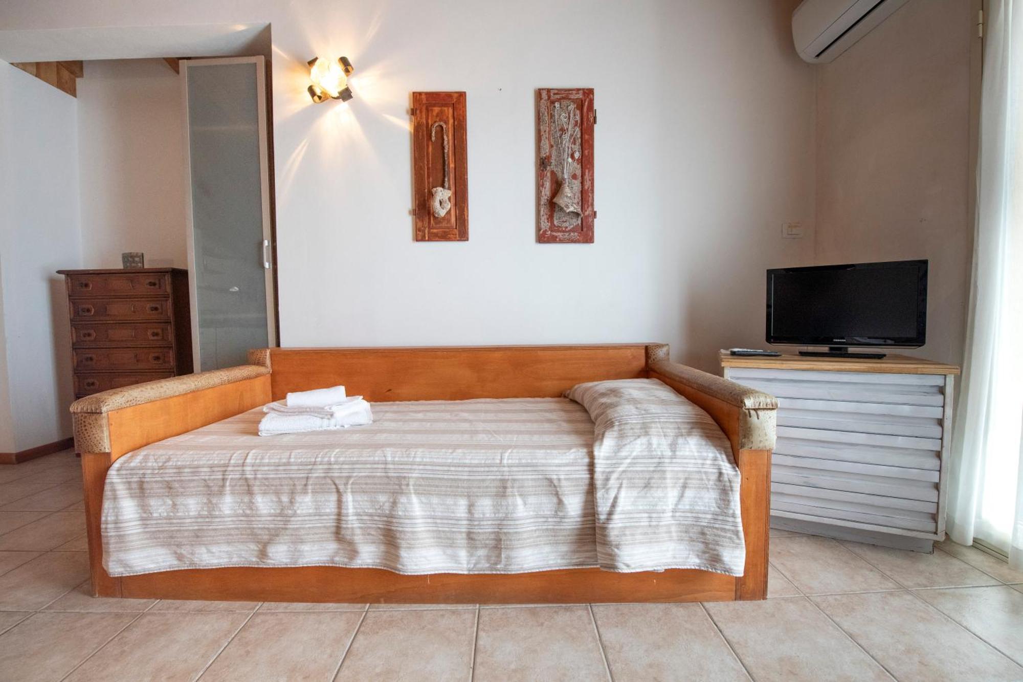 211 - Appartamento Acacia, Terrazza Giardino E Piscina Carro المظهر الخارجي الصورة