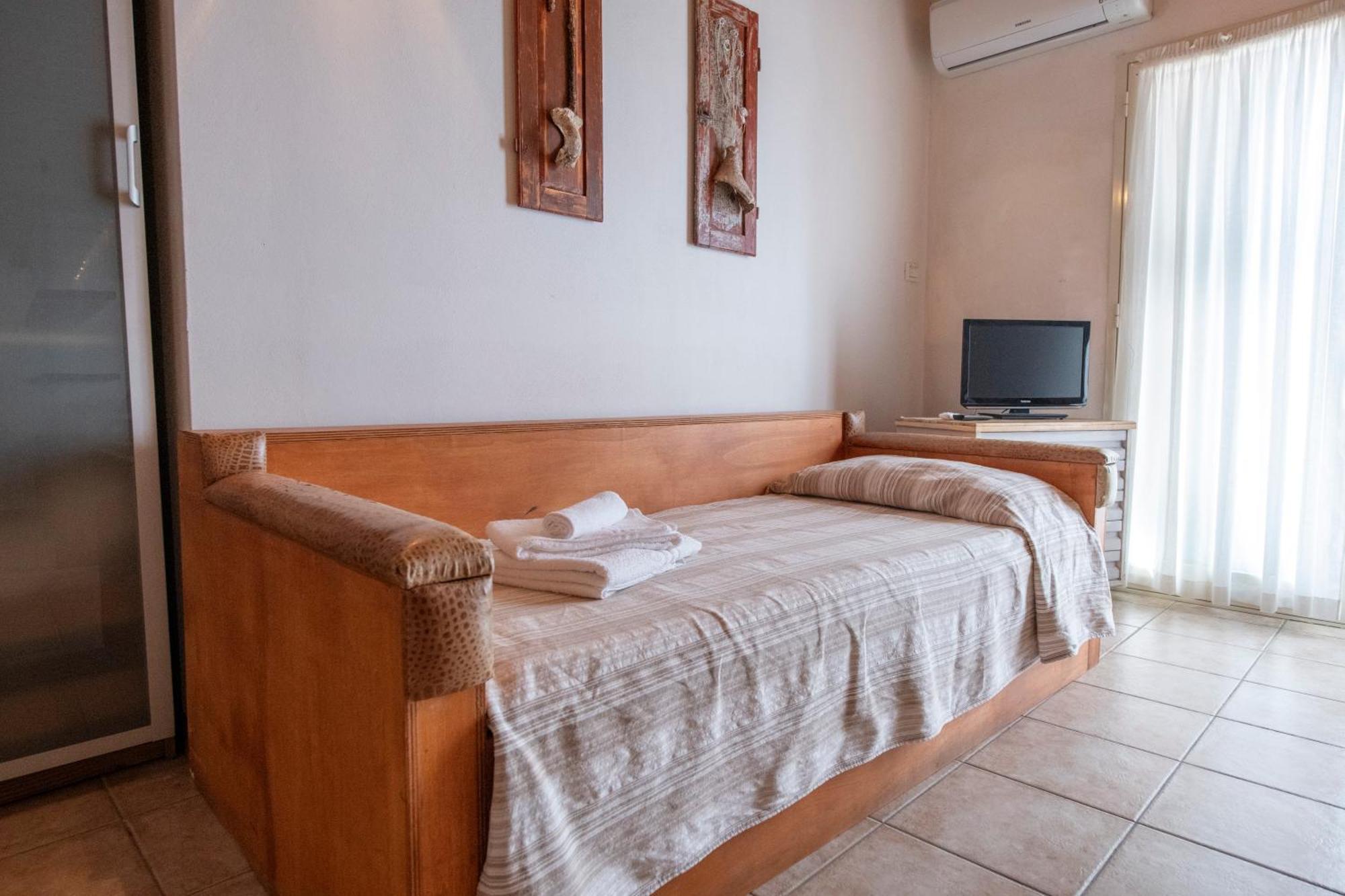 211 - Appartamento Acacia, Terrazza Giardino E Piscina Carro المظهر الخارجي الصورة