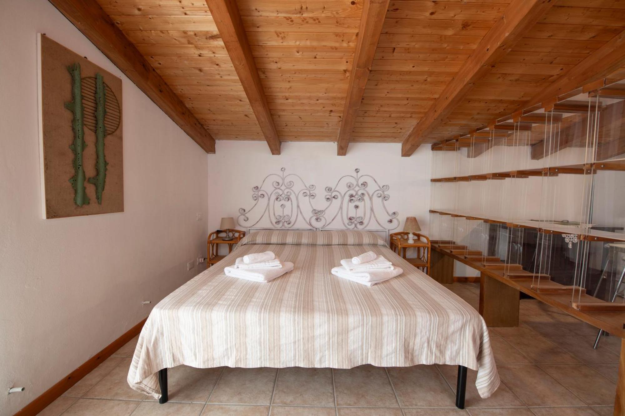 211 - Appartamento Acacia, Terrazza Giardino E Piscina Carro المظهر الخارجي الصورة