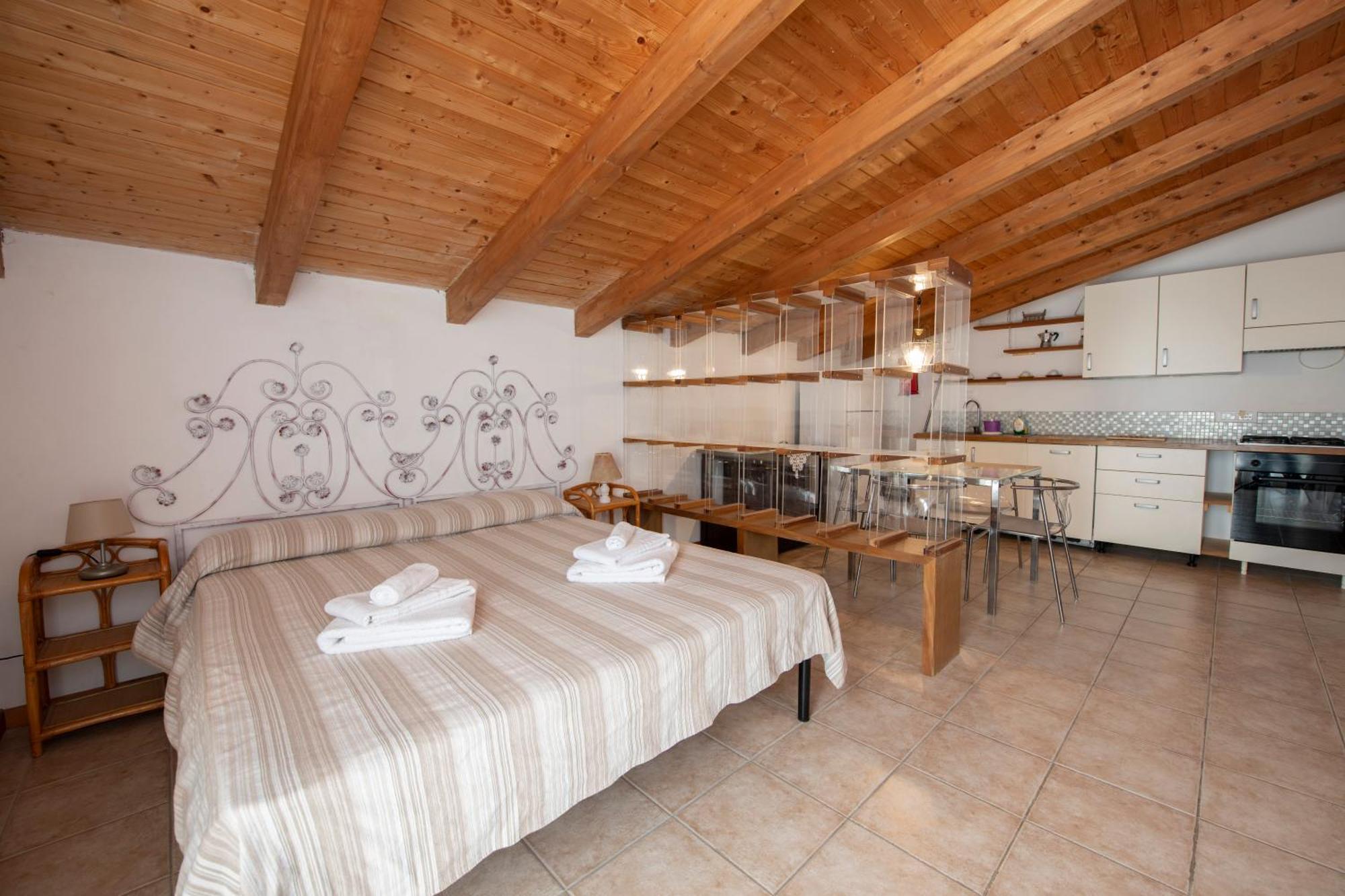 211 - Appartamento Acacia, Terrazza Giardino E Piscina Carro المظهر الخارجي الصورة