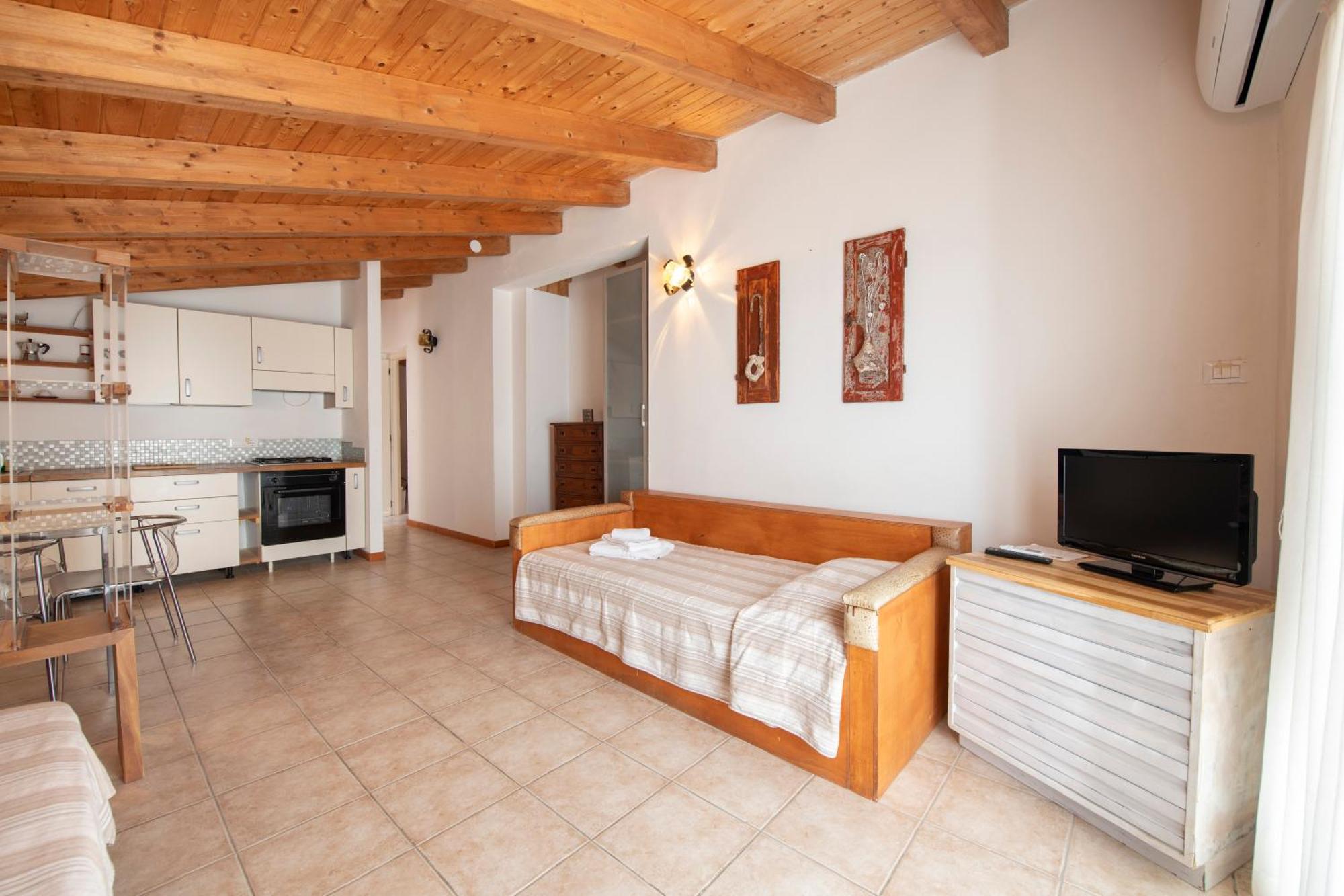 211 - Appartamento Acacia, Terrazza Giardino E Piscina Carro المظهر الخارجي الصورة